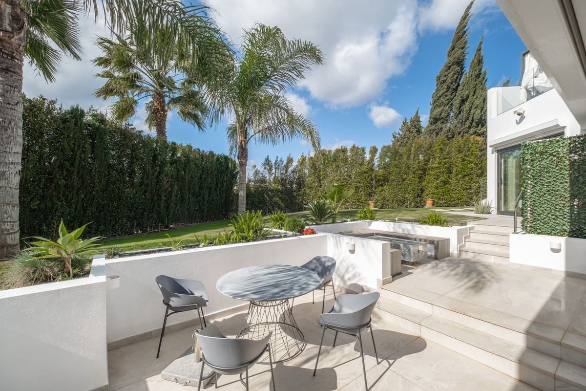 6 slaapkamer Villa te koop in El Paraiso - € 4.995.000 (Ref: 9688732)