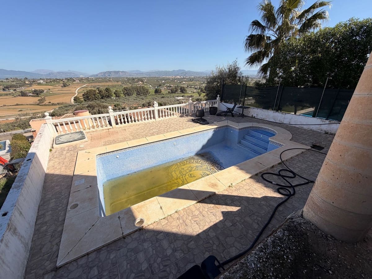 Chalet de 4 habitaciones en Coín en venta - 535.000 € (Ref: 9688733)