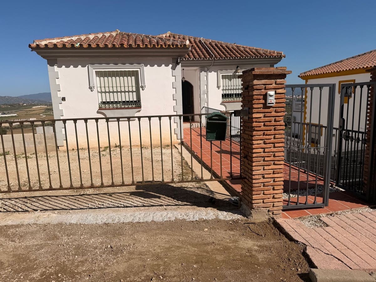 Chalet de 4 habitaciones en Coín en venta - 535.000 € (Ref: 9688733)