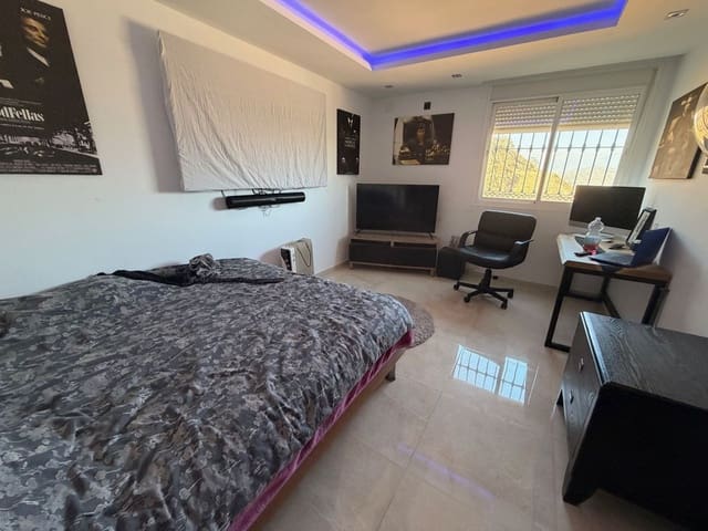 Chalet de 4 habitaciones en Coín en venta - 535.000 € (Ref: 9688733)