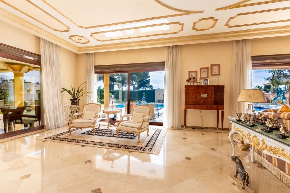 7 makuuhuone Huvila myytävänä paikassa Los Monteros - 7 499 000 € (Ref: 9688739)