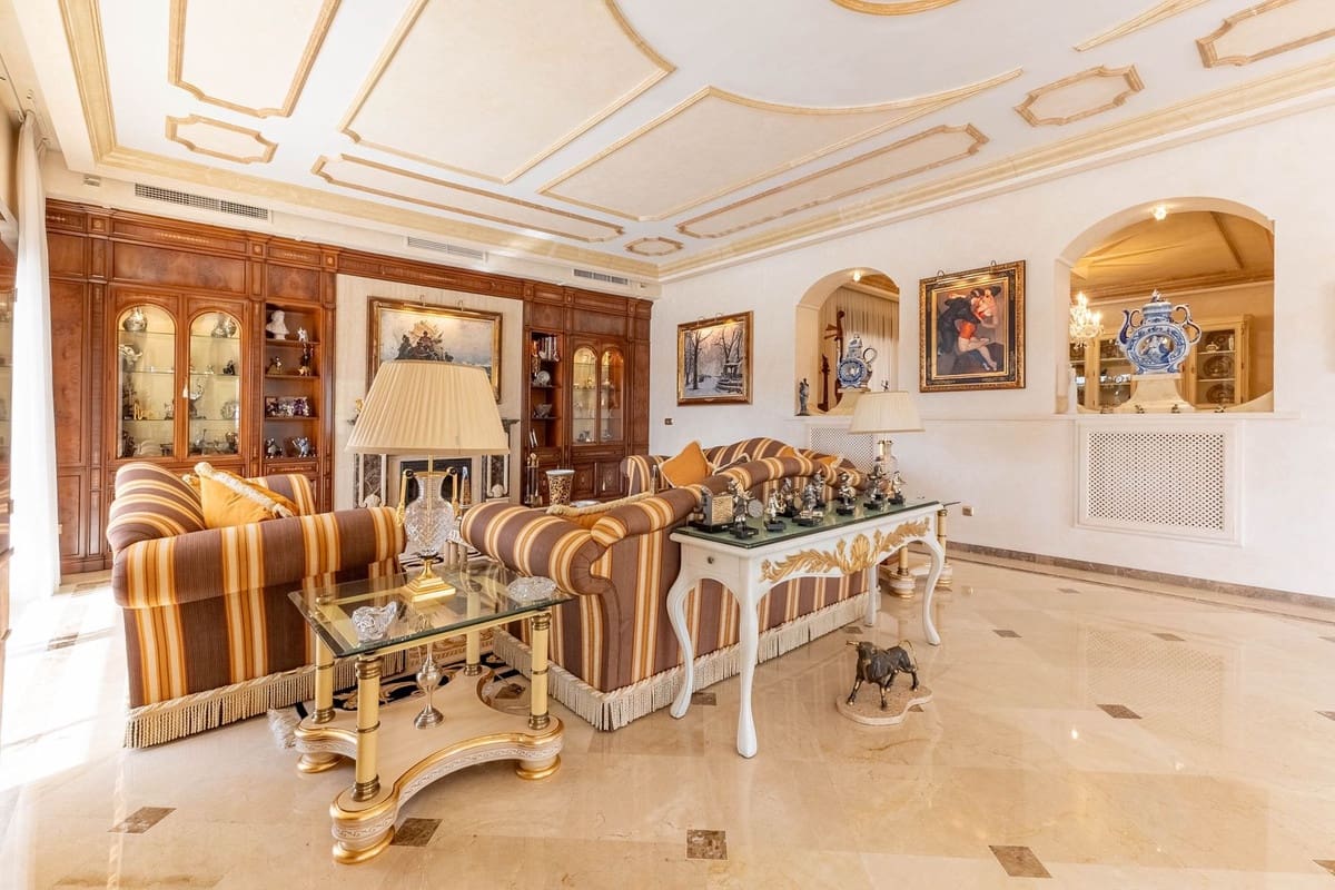 7 makuuhuone Huvila myytävänä paikassa Los Monteros - 7 499 000 € (Ref: 9688739)