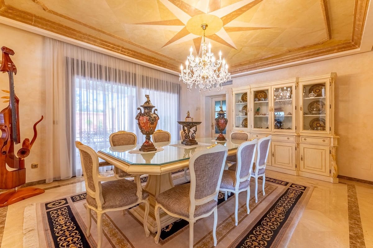 7 makuuhuone Huvila myytävänä paikassa Los Monteros - 7 499 000 € (Ref: 9688739)