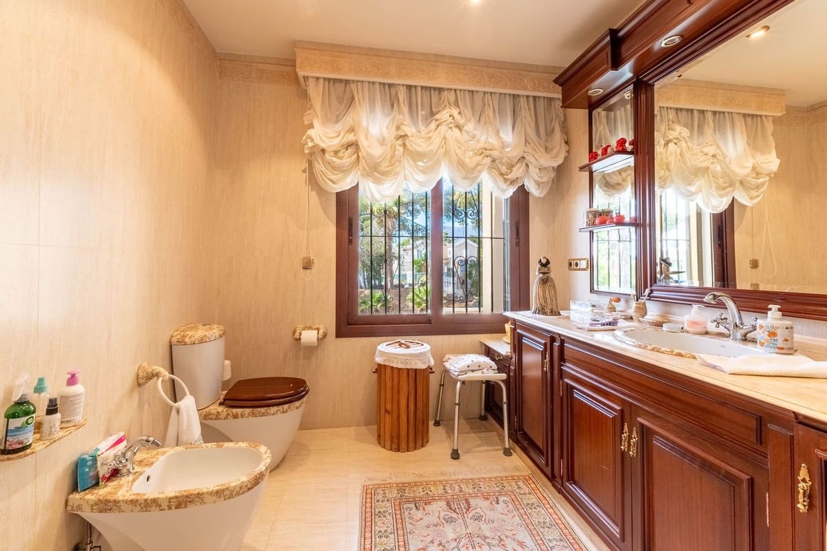 7 makuuhuone Huvila myytävänä paikassa Los Monteros - 7 499 000 € (Ref: 9688739)