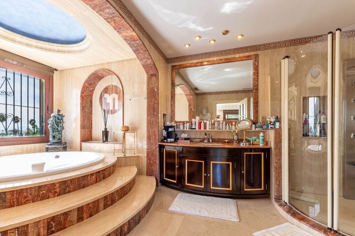 7 makuuhuone Huvila myytävänä paikassa Los Monteros - 7 499 000 € (Ref: 9688739)