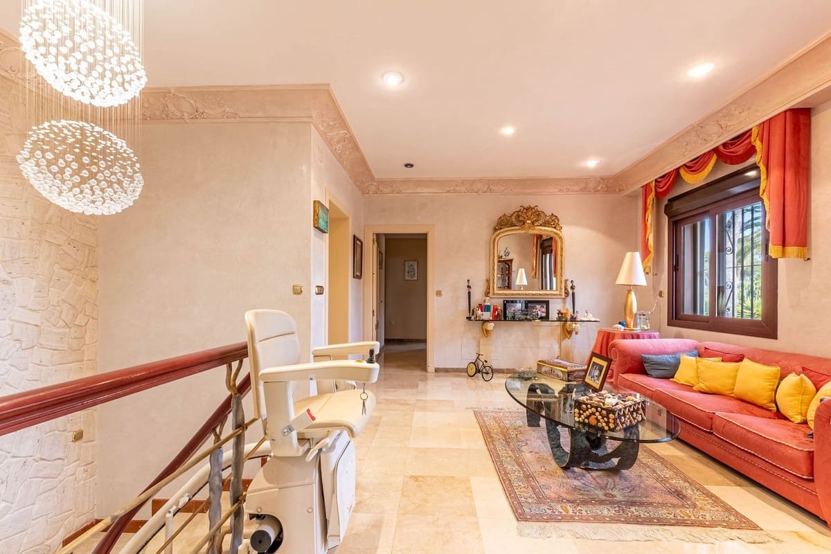 7 makuuhuone Huvila myytävänä paikassa Los Monteros - 7 499 000 € (Ref: 9688739)