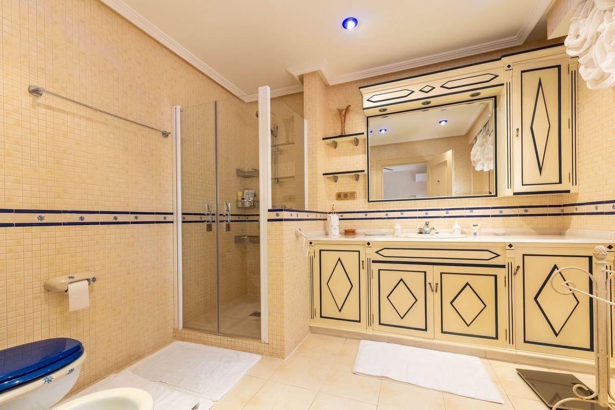 7 makuuhuone Huvila myytävänä paikassa Los Monteros - 7 499 000 € (Ref: 9688739)