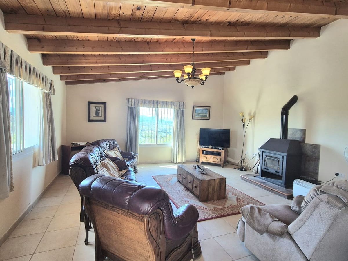 3 bedroom Finca/Country House for sale in Cartama - € 369,000 (Ref: 9694539)