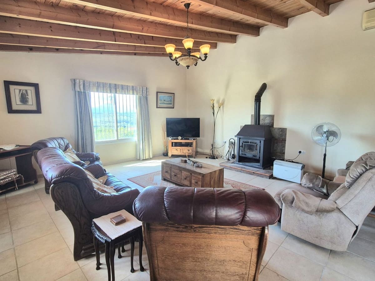 3 bedroom Finca/Country House for sale in Cartama - € 369,000 (Ref: 9694539)