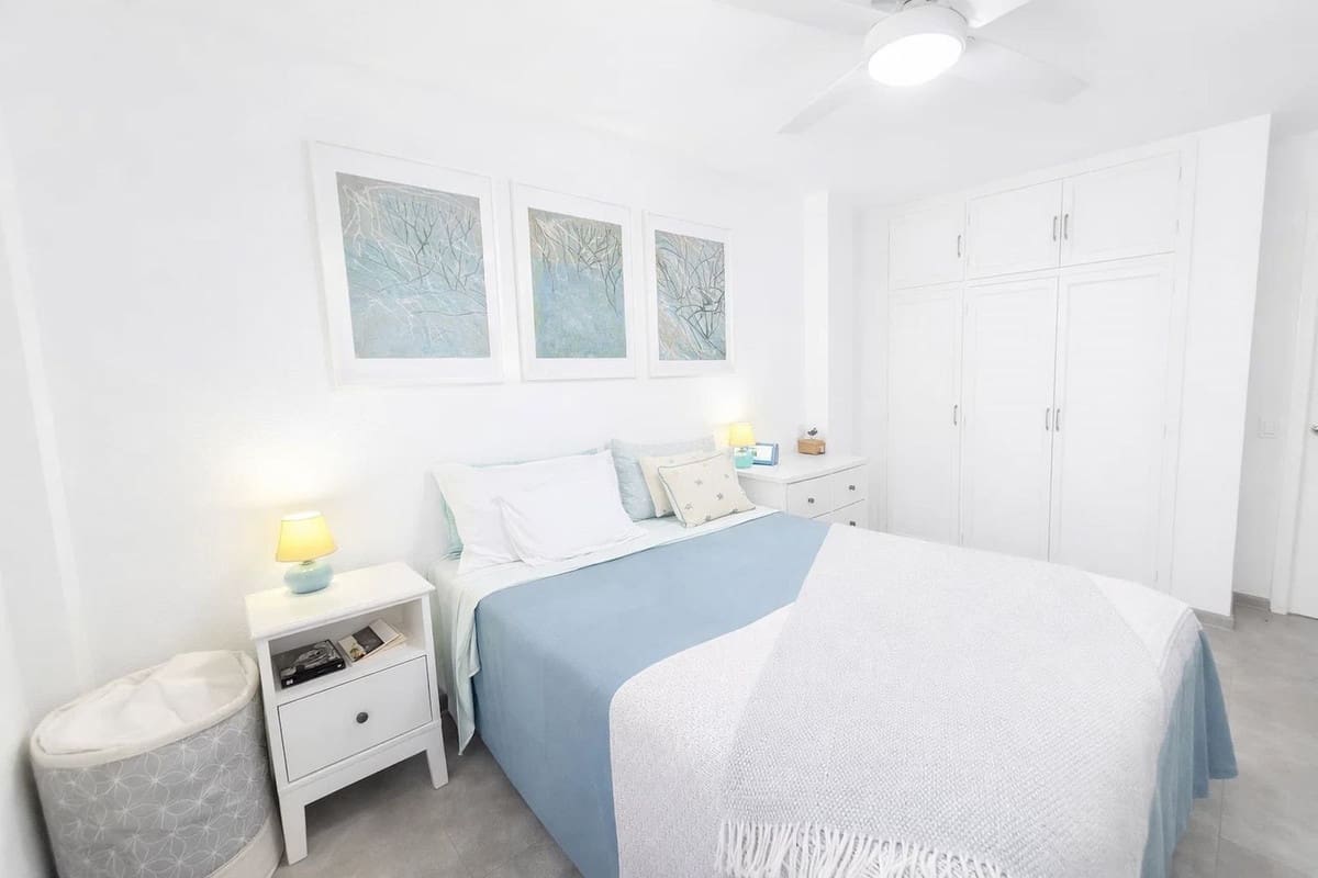 2 soveværelse Lejlighed til salg i La Duquesa / Puerto de la Duquesa med garage - € 310.000 (Ref: 9694550)