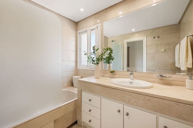 2 soverom Penthouse til salgs i Costalita, Estepona - € 650 000 (Ref: 9694551)