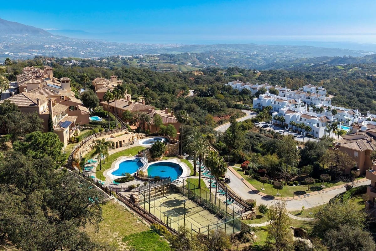 Apartamento de 4 habitaciones en La Mairena en venta con garaje - 595.000 € (Ref: 9697900)