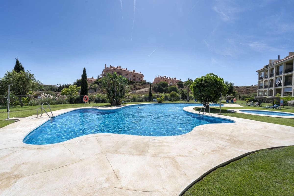 2 bedroom Apartment for sale in La Cala de Mijas - € 465,000 (Ref: 9697901)