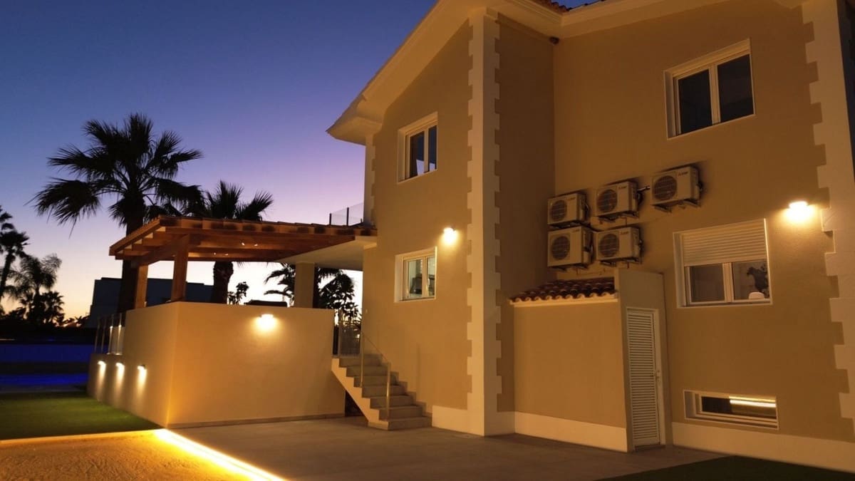 4 soveværelse Villa til salg i Alfaz del Pi / L'Alfas del Pi - € 1.340.000 (Ref: 9697903)