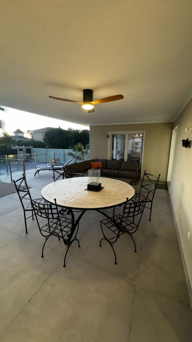 4 soveværelse Villa til salg i Alfaz del Pi / L'Alfas del Pi - € 1.340.000 (Ref: 9697903)