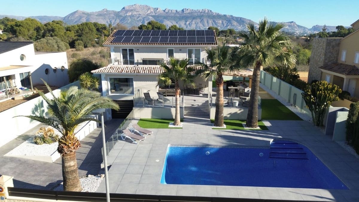 4 soveværelse Villa til salg i Alfaz del Pi / L'Alfas del Pi - € 1.340.000 (Ref: 9697903)