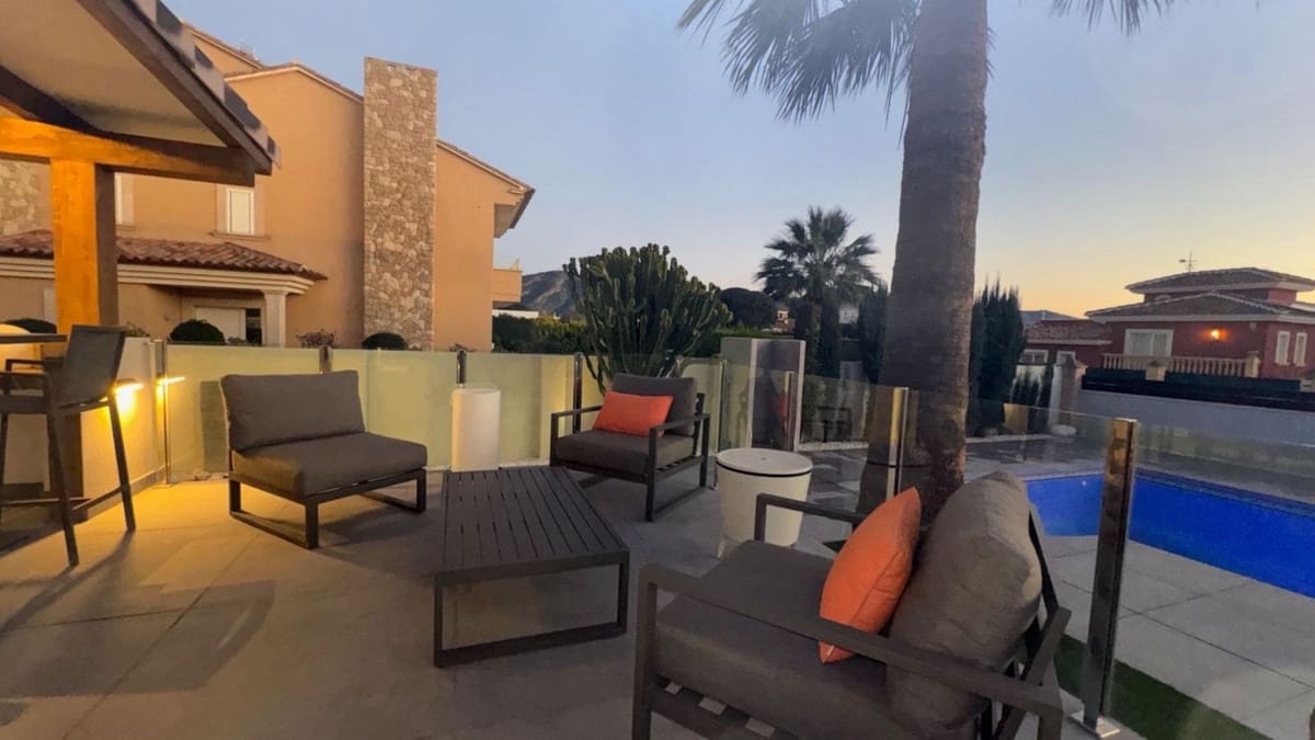 4 soveværelse Villa til salg i Alfaz del Pi / L'Alfas del Pi - € 1.340.000 (Ref: 9697903)