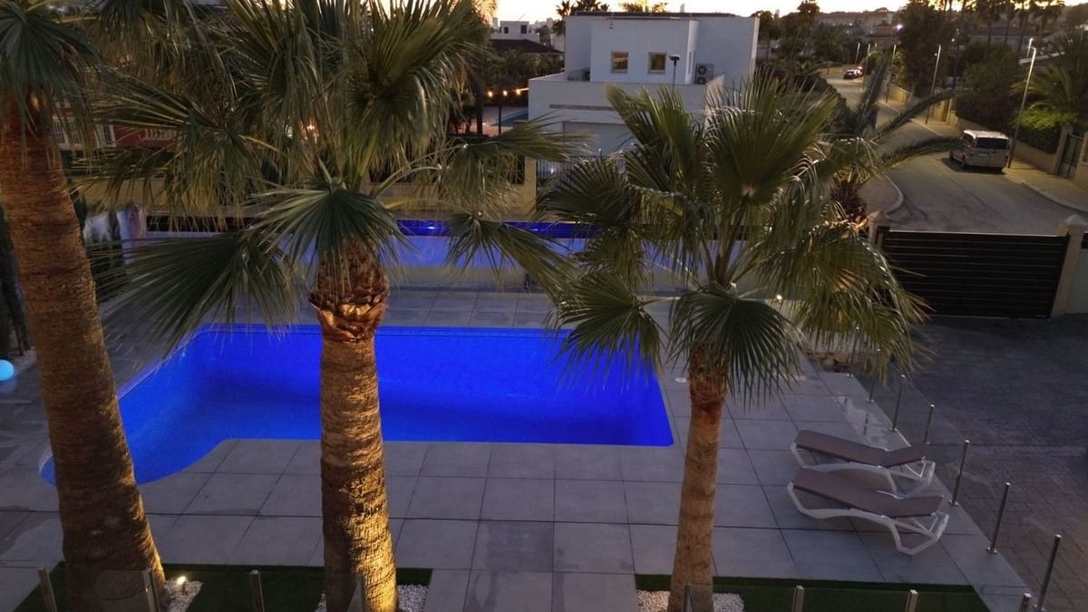 4 soveværelse Villa til salg i Alfaz del Pi / L'Alfas del Pi - € 1.340.000 (Ref: 9697903)