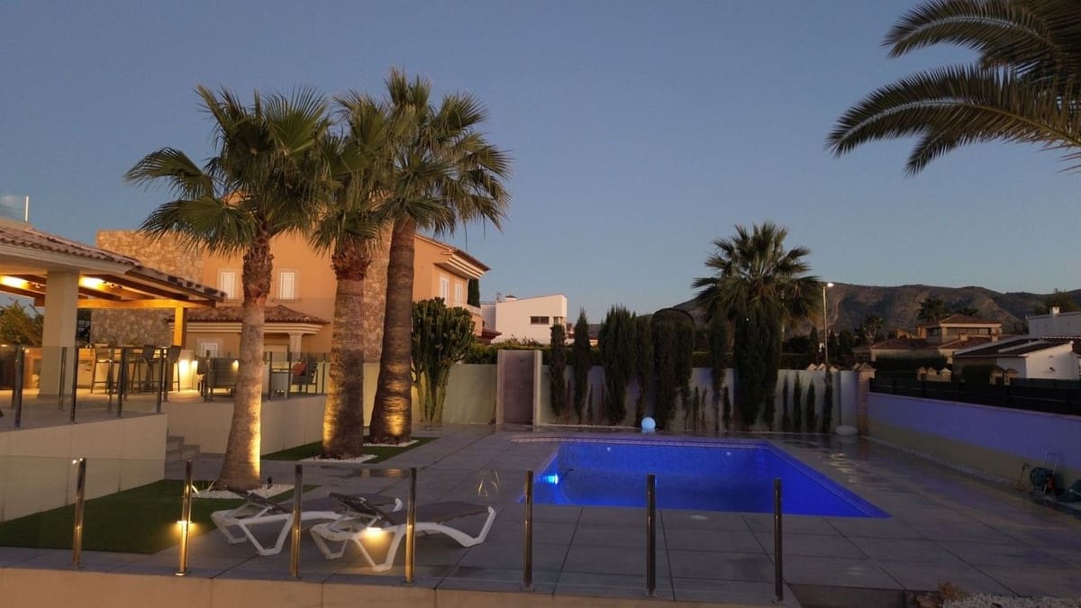 4 soveværelse Villa til salg i Alfaz del Pi / L'Alfas del Pi - € 1.340.000 (Ref: 9697903)