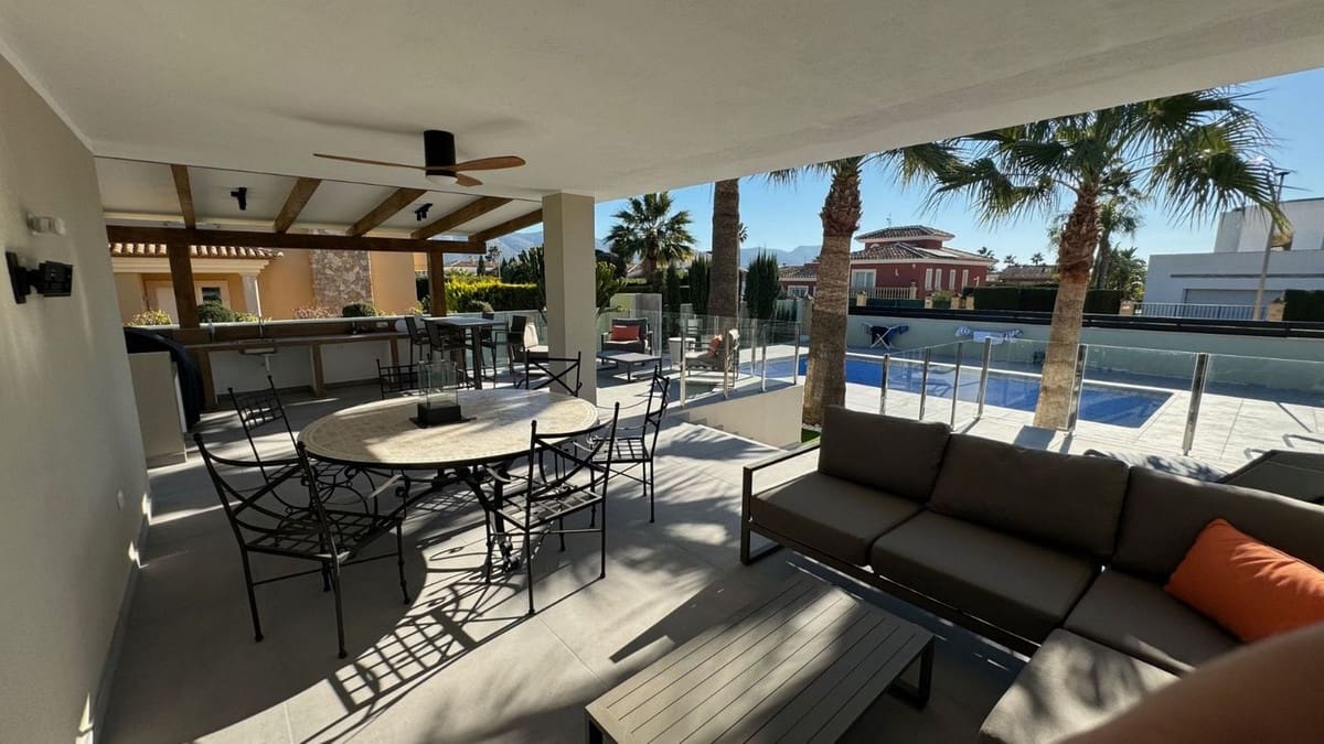 4 soveværelse Villa til salg i Alfaz del Pi / L'Alfas del Pi - € 1.340.000 (Ref: 9697903)