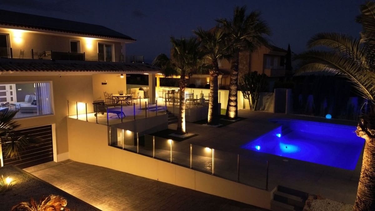 4 soveværelse Villa til salg i Alfaz del Pi / L'Alfas del Pi - € 1.340.000 (Ref: 9697903)