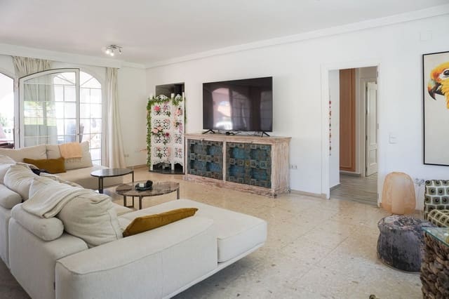 Chalet de 4 habitaciones en Parque Central, Estepona en venta - 899.000 € (Ref: 9697904)