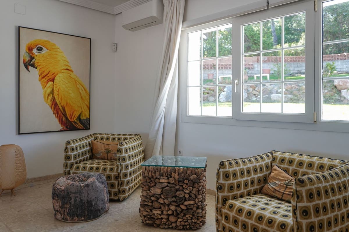 Chalet de 4 habitaciones en Estepona en venta - 899.000 € (Ref: 9697904)