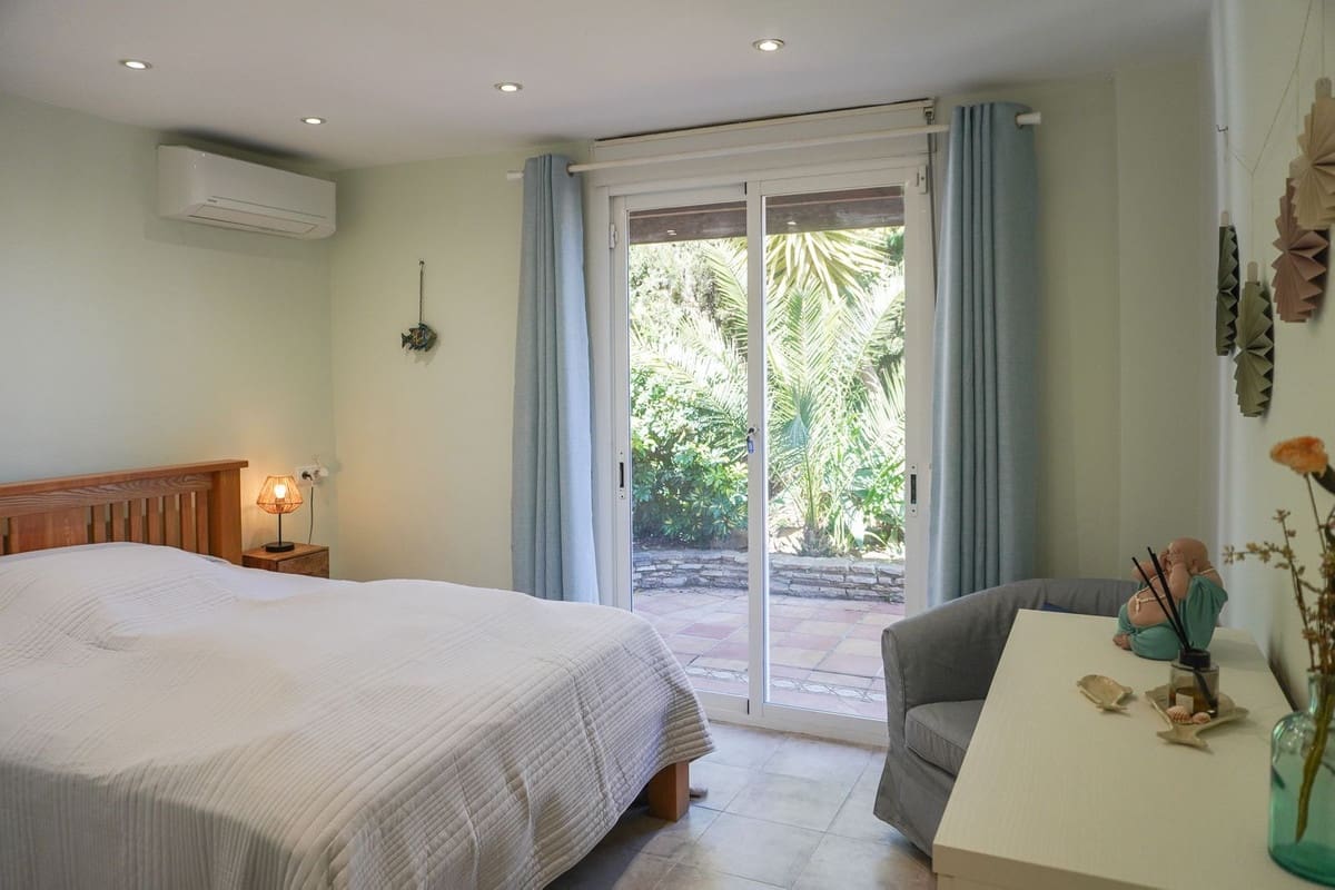 Chalet de 4 habitaciones en Estepona en venta - 899.000 € (Ref: 9697904)