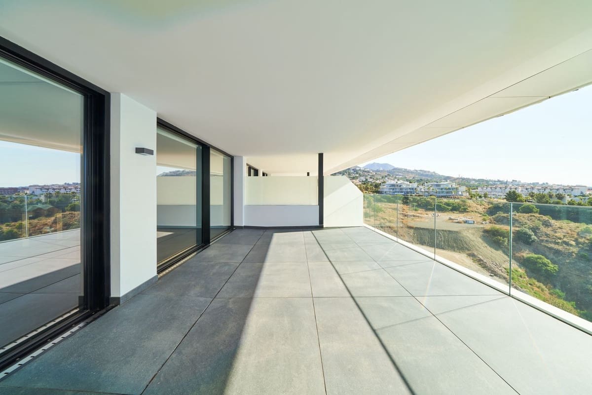 2 soveværelse Lejlighed til salg i Fuengirola med garage - € 995.000 (Ref: 9703369)