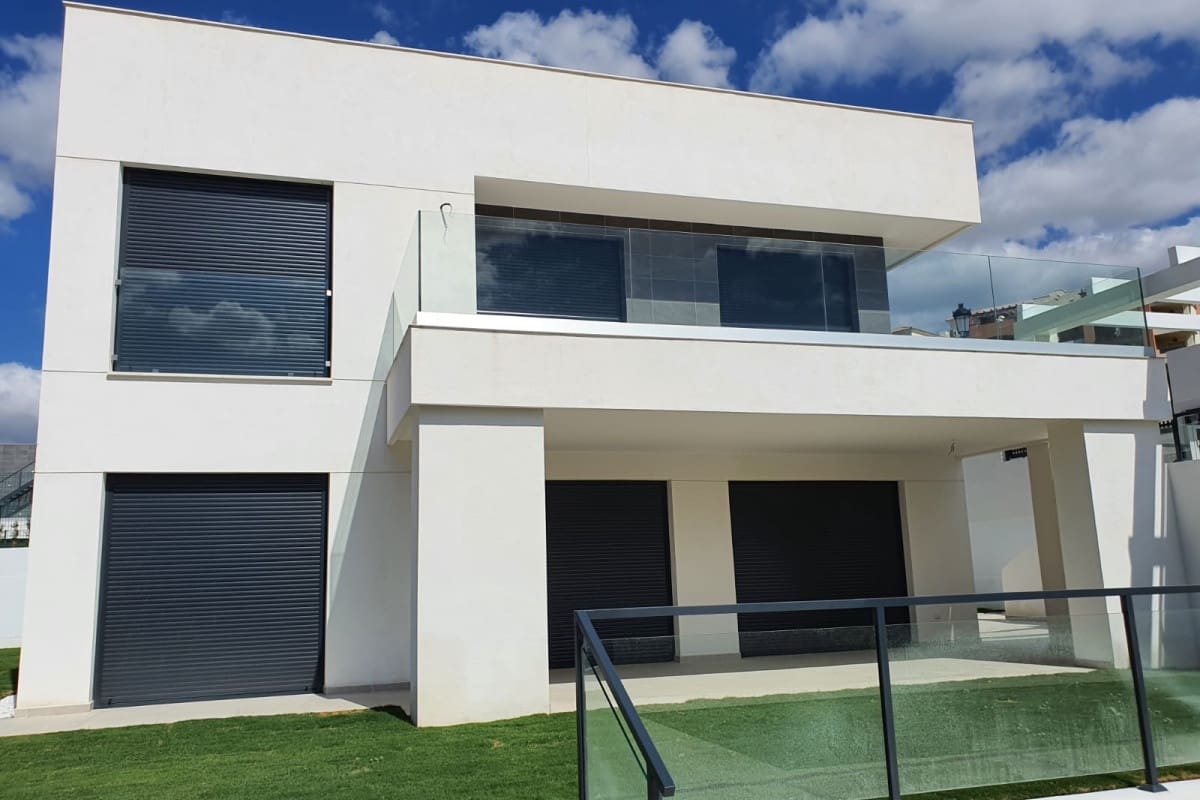 4 slaapkamer Villa te koop in Manilva - € 730.000 (Ref: 9703398)