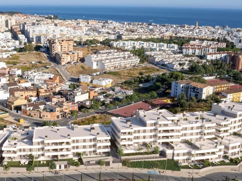 Apartamento de 2 habitaciones en Estepona en venta - 470.000 € (Ref: 9703570)