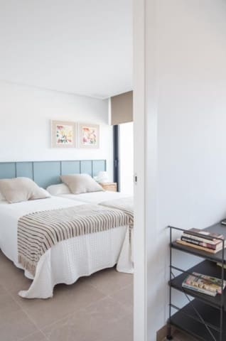 Chalet de 4 habitaciones en Pilar de la Horadada ciudad, Pilar de la Horadada en venta - 1.160.000 € (Ref: 9703622)