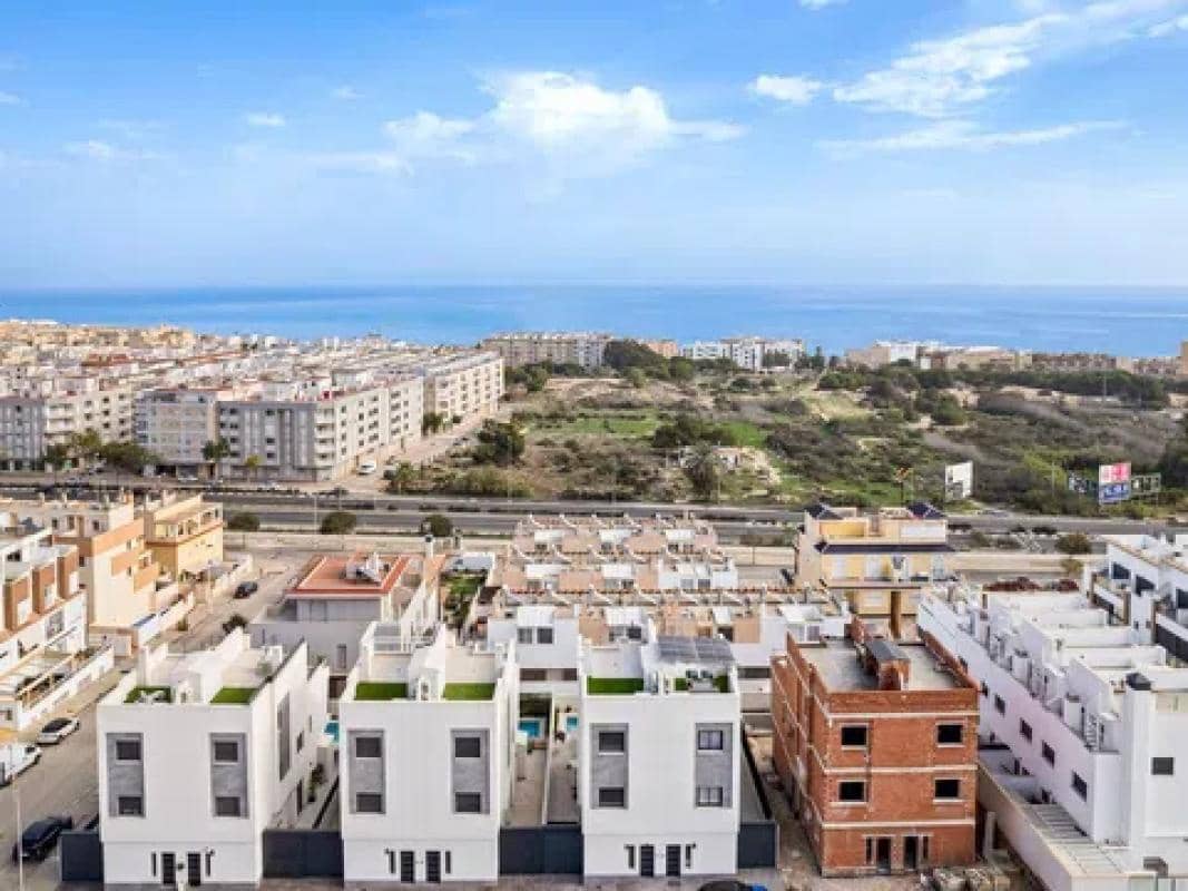 4 quarto Casa em Banda para venda em Guardamar del Segura - 507 000 € (Ref: 9703710)