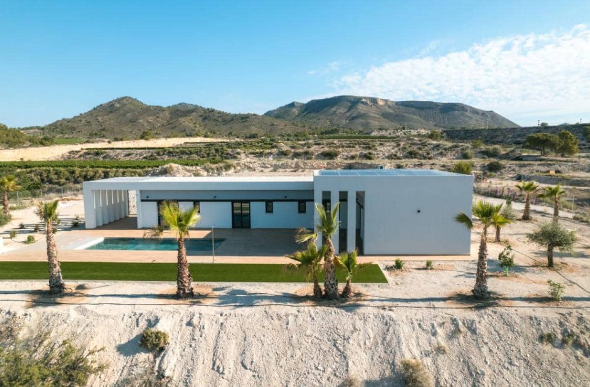 Chalet de 3 habitaciones en Pinoso en venta - 350.000 € (Ref: 9704119)