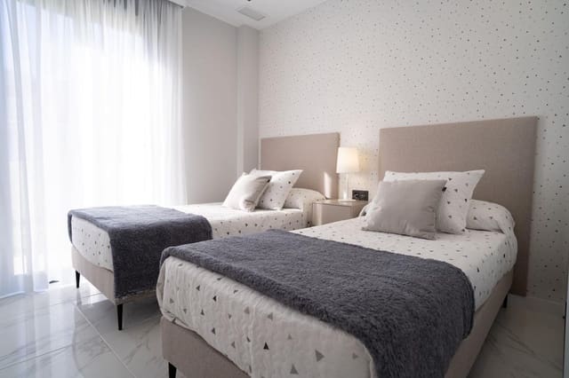 Bungalow de 3 habitaciones en Pilar de la Horadada ciudad, Pilar de la Horadada en venta - 340.000 € (Ref: 9704209)