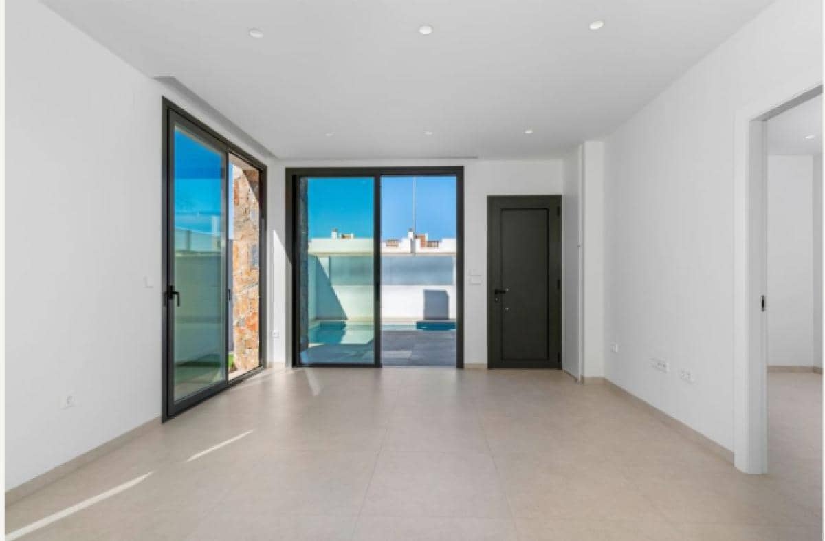 Apartamento de 3 habitaciones en Pilar de la Horadada en venta - 369.000 € (Ref: 9704228)