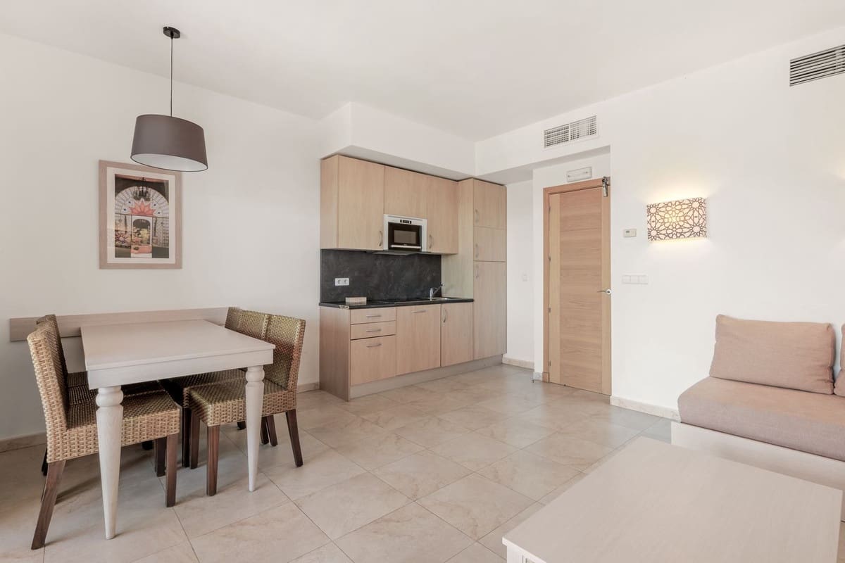 2 bedroom Apartment for sale in Manilva with garage - € 200,000 (Ref: 9714320)