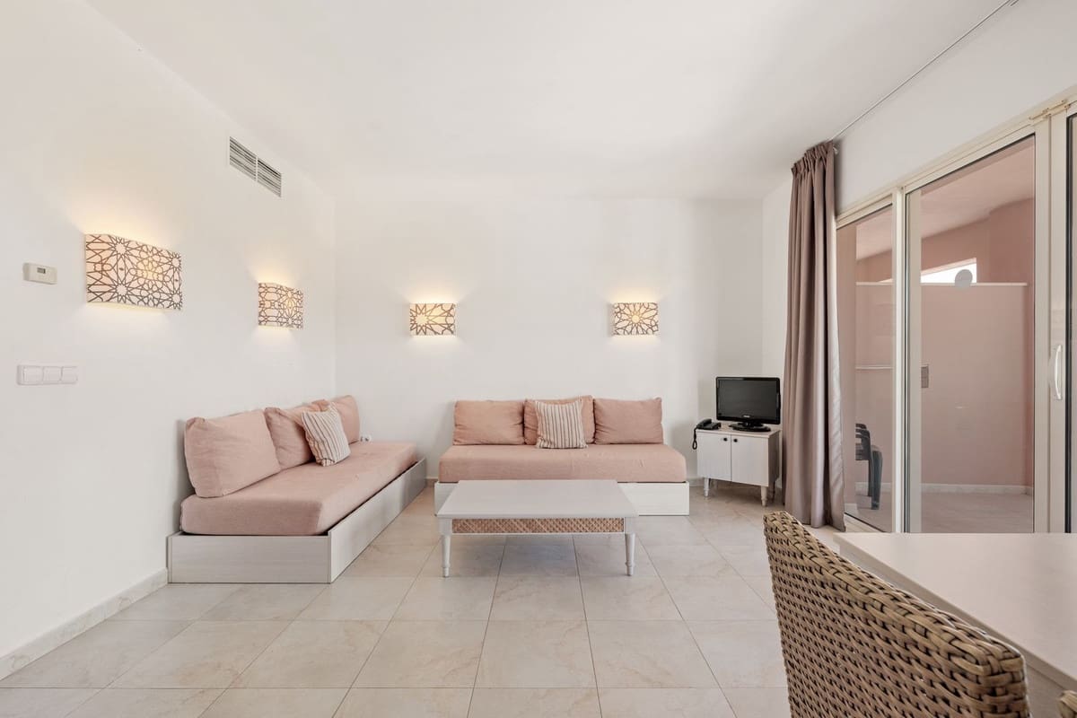 2 bedroom Apartment for sale in Manilva with garage - € 200,000 (Ref: 9714320)
