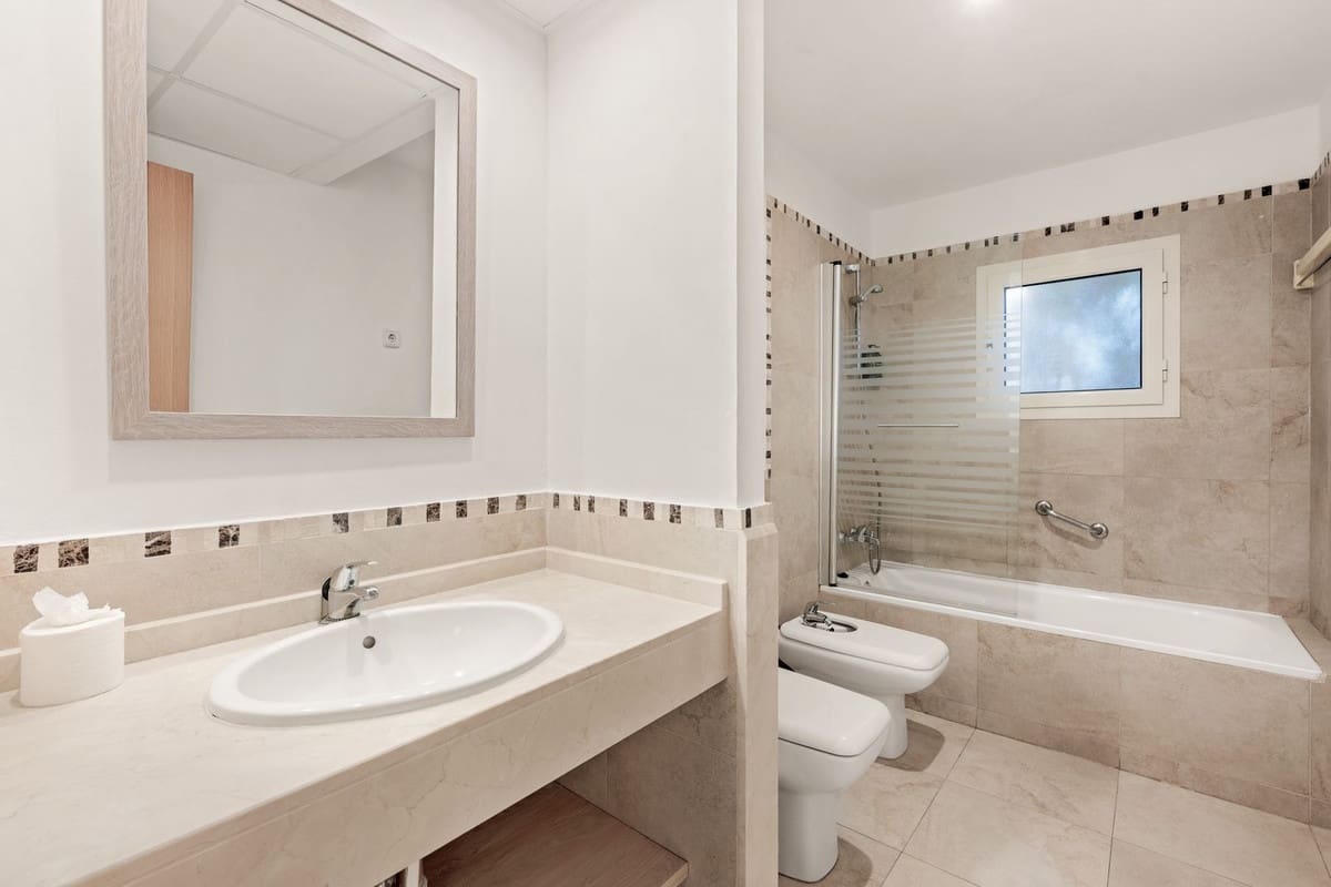 2 bedroom Apartment for sale in Manilva with garage - € 200,000 (Ref: 9714320)