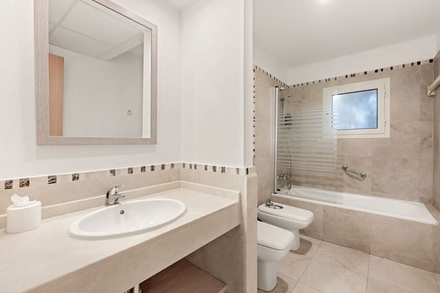 2 slaapkamer Appartement te koop in Manilva Pueblo, Manilva met garage - € 200.000 (Ref: 9714320)