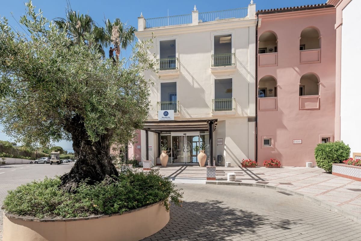 2 bedroom Apartment for sale in Manilva with garage - € 200,000 (Ref: 9714320)