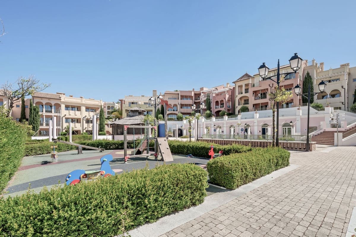 2 bedroom Apartment for sale in Manilva with garage - € 200,000 (Ref: 9714320)