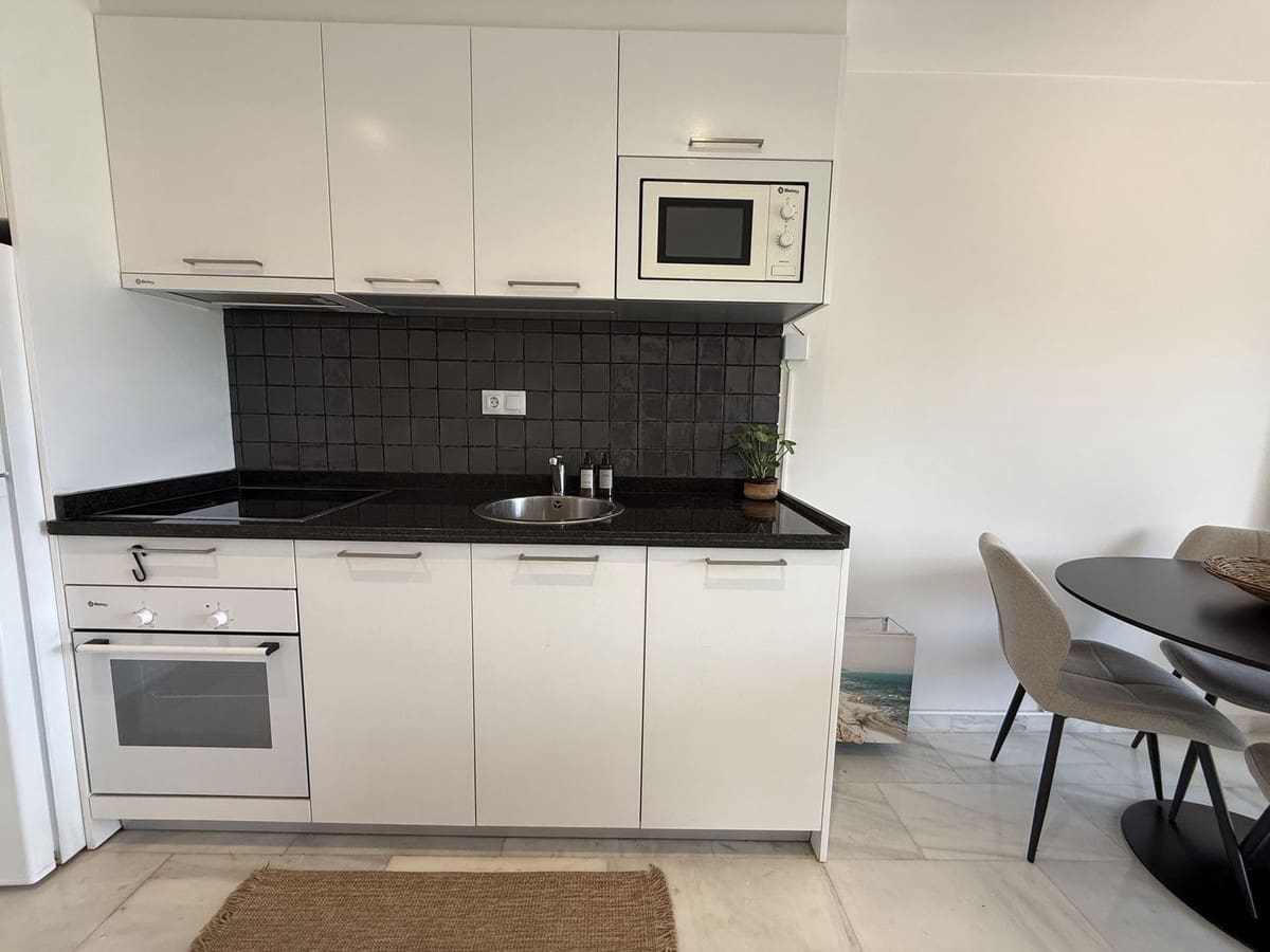 2 soverom Leilighet til salgs i San Pedro de Alcantara med garasje - € 420 000 (Ref: 9719203)