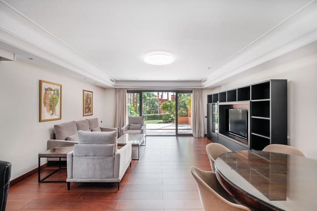 4 makuuhuone Omakotitalo myytävänä paikassa Golden Mile, Marbella - 1 395 000 € (Ref: 9720959)