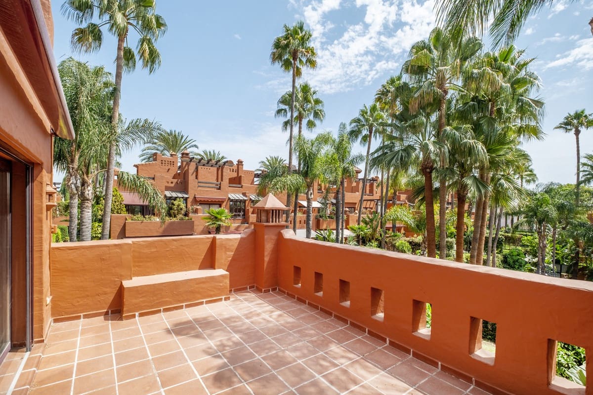 Casa de 4 habitaciones en Golden Mile en venta - 1.395.000 € (Ref: 9720959)