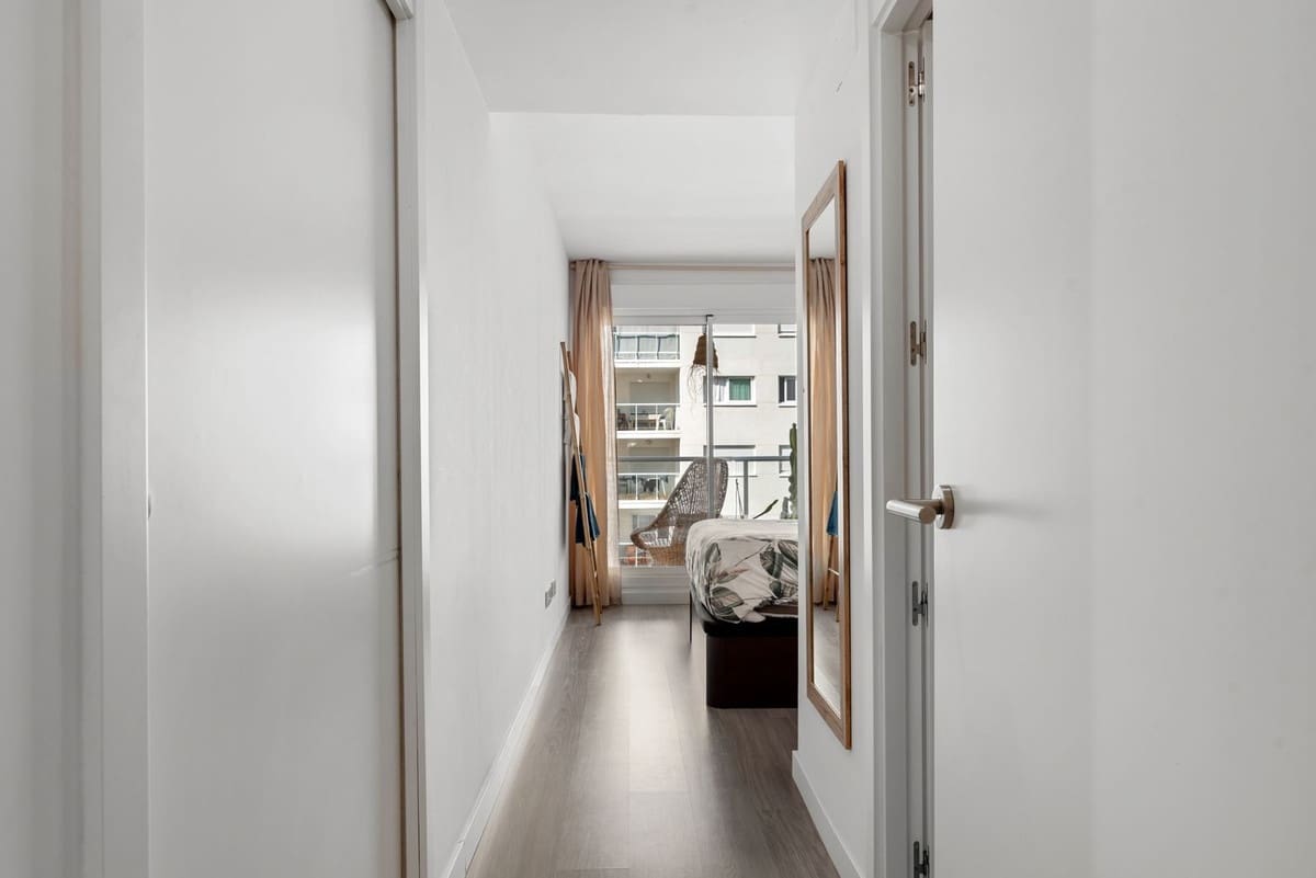 3 bedroom Apartment for sale in Estepona with garage - € 410,000 (Ref: 9726211)