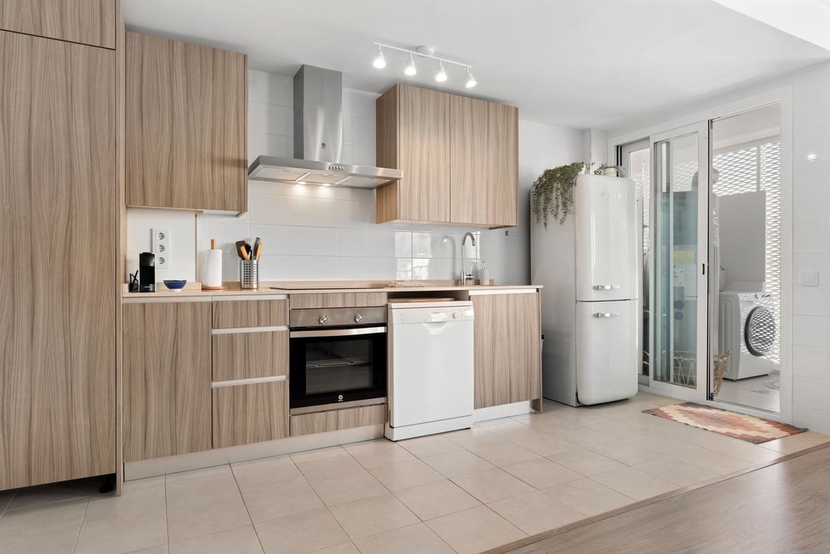 3 bedroom Apartment for sale in Estepona with garage - € 410,000 (Ref: 9726211)