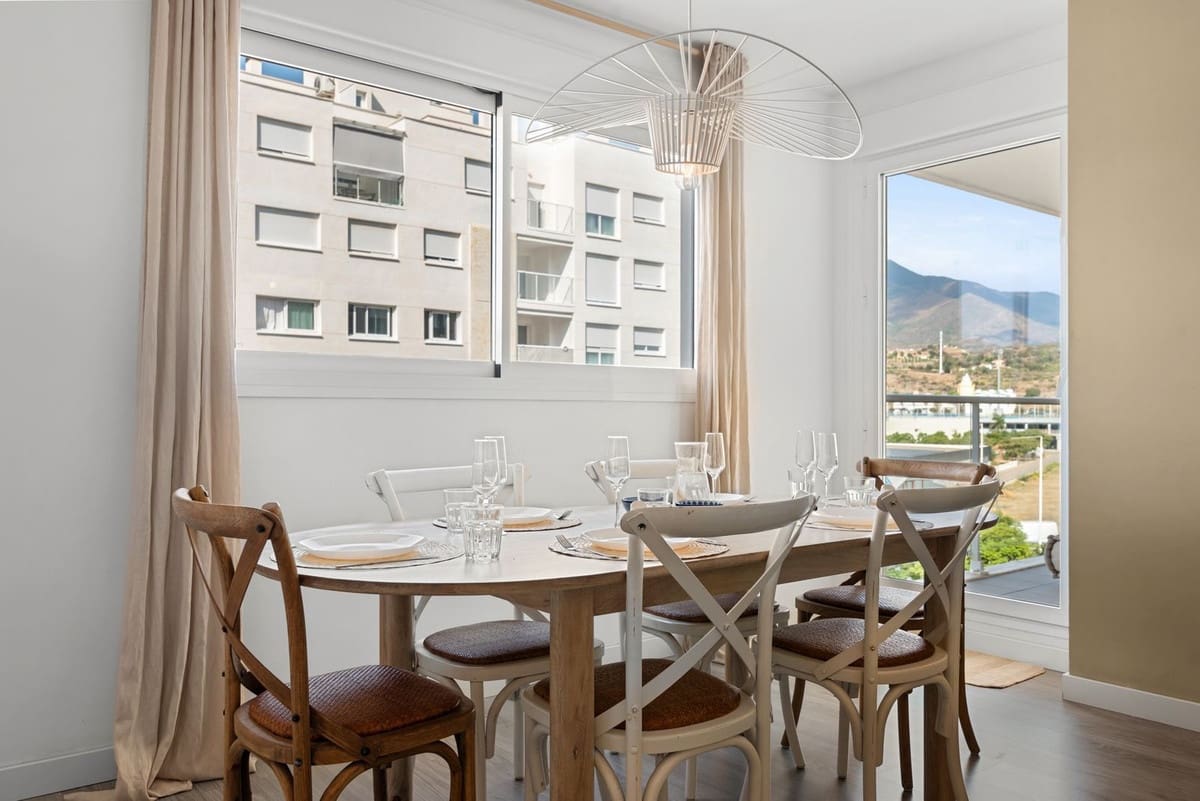 3 bedroom Apartment for sale in Estepona with garage - € 410,000 (Ref: 9726211)