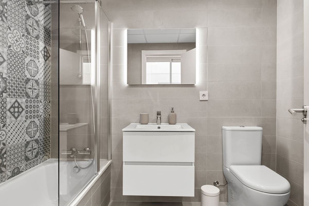 3 bedroom Apartment for sale in Estepona with garage - € 410,000 (Ref: 9726211)