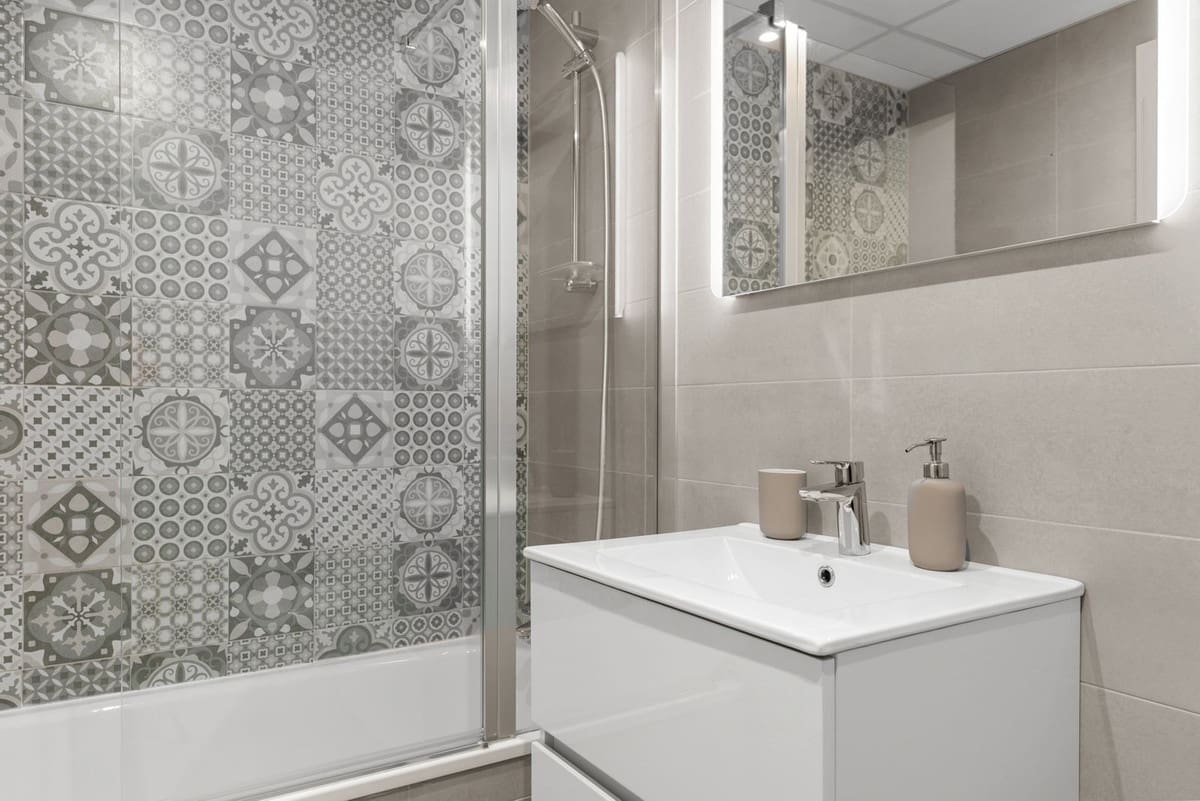 3 bedroom Apartment for sale in Estepona with garage - € 410,000 (Ref: 9726211)